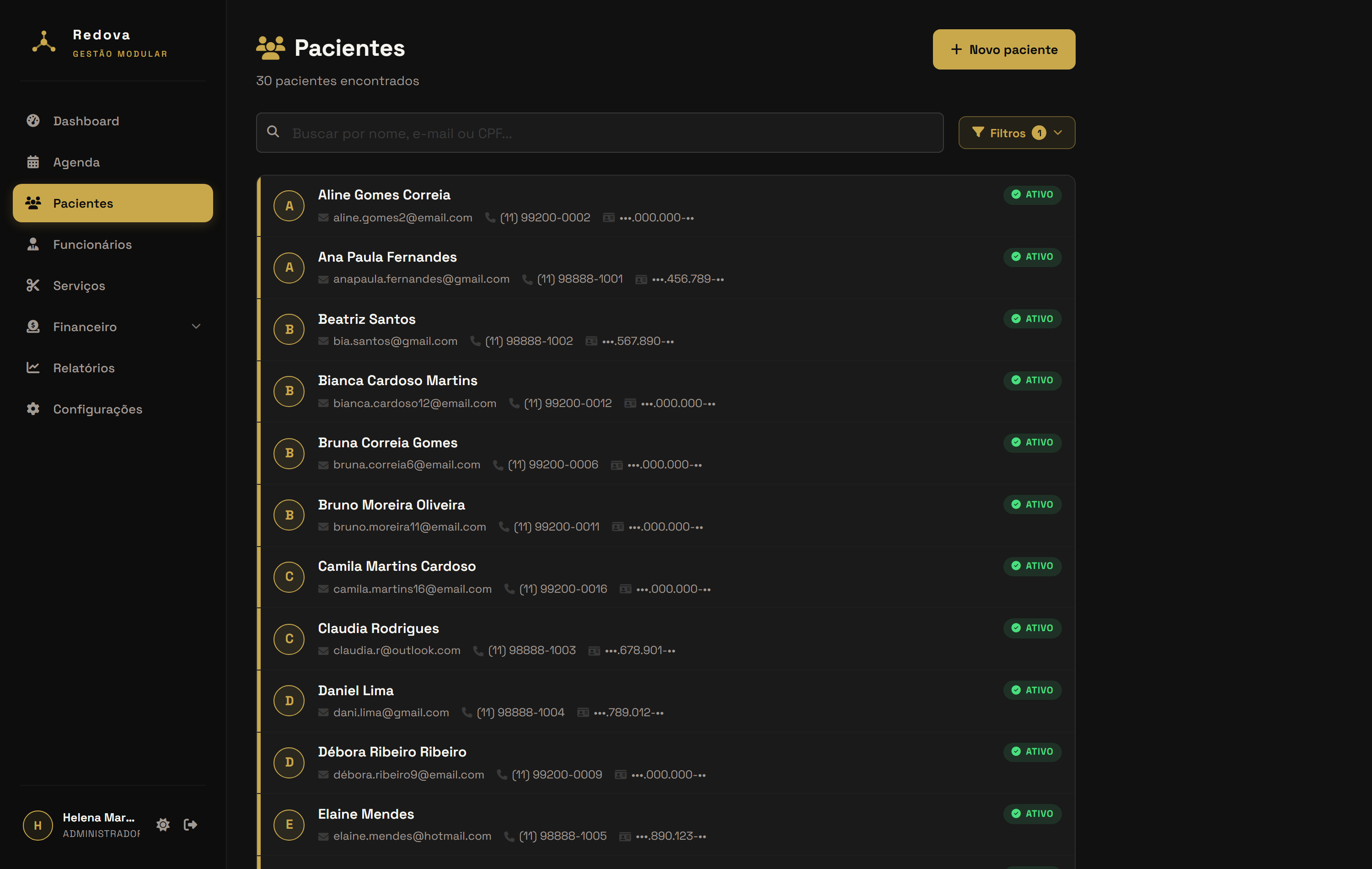 Lista de clientes da Redova com busca, filtros e situação de cada cadastro